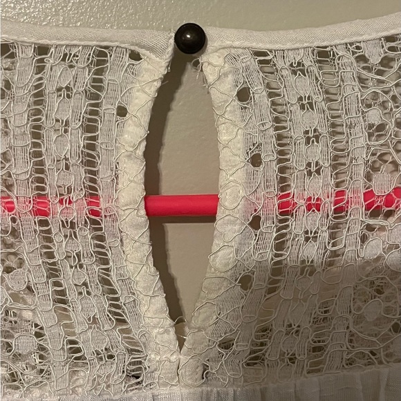 XL Knox Rose blouse. Never worn. Beautiful detailing in the lace. - Picture 3 of 5